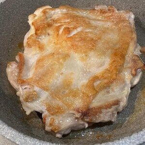 胸肉をジューシーに！！チキンステーキレモン添え